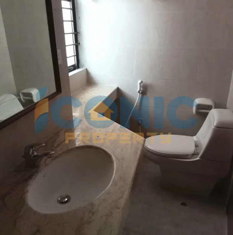 Modern 1750 SQFT Flat for Sale in Prime Mohammadpur Location!