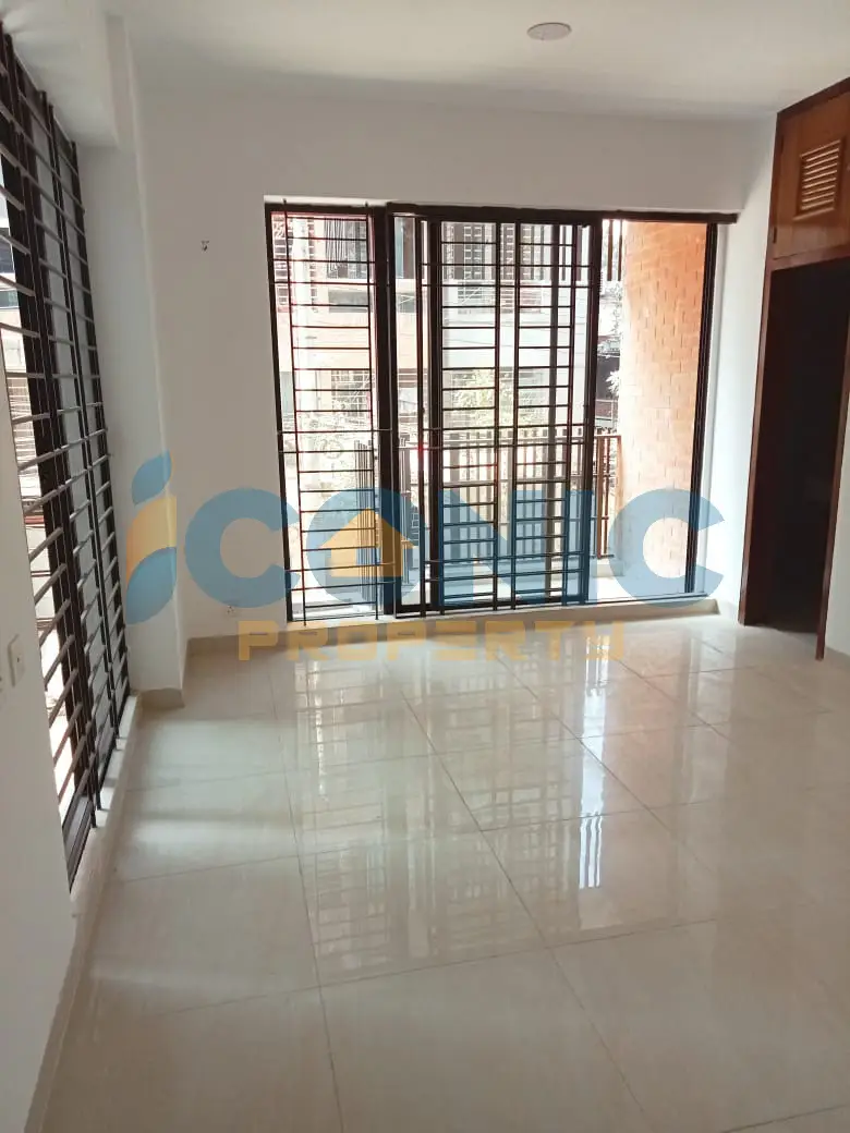 Modern 1750 SQFT Flat for Sale in Prime Mohammadpur Location!